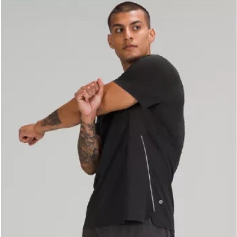 Lululemon 🍋Sidelane Swap Shirt in Black size L, designed for running
